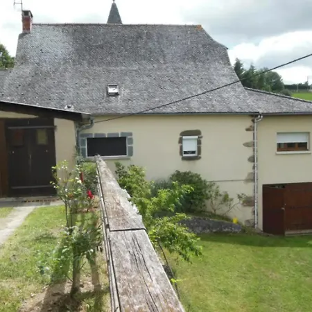Holiday home Maison Confortable A Cheminee Et Jardin